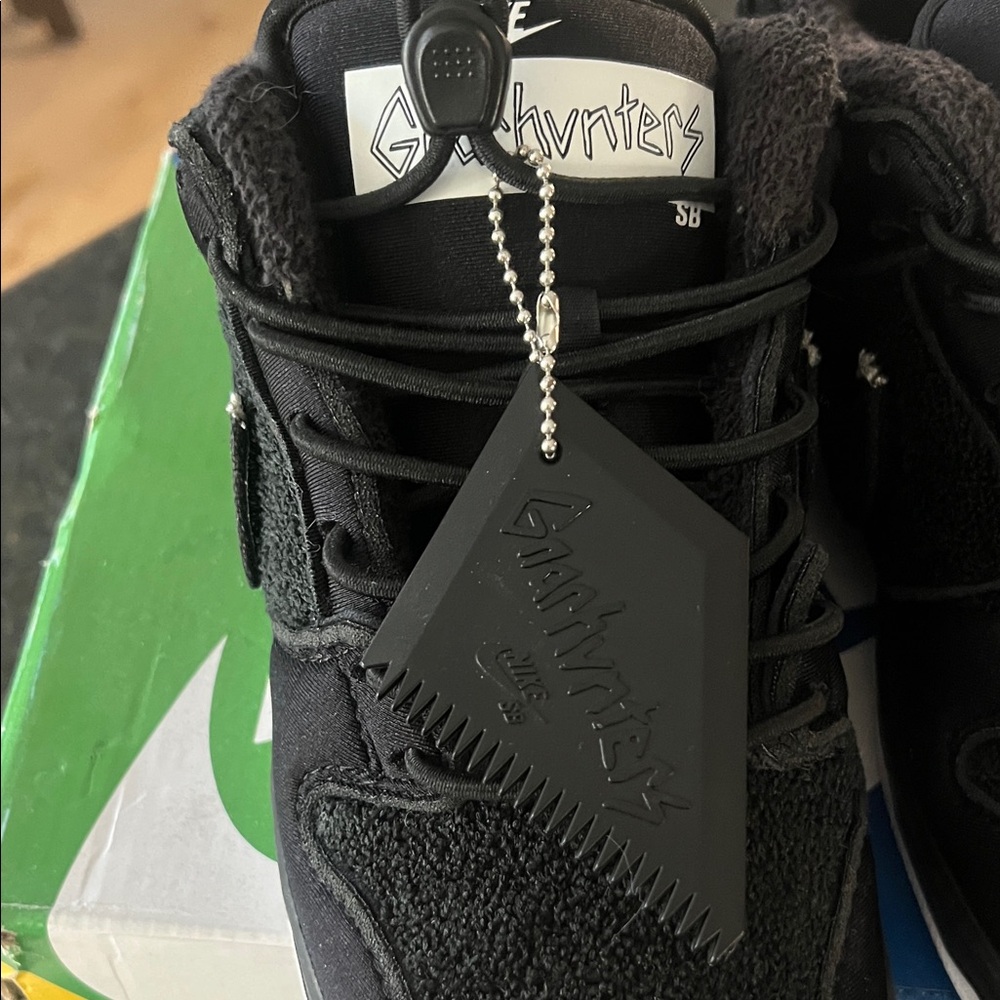 Nike SB Dunk Low Gnarhunters - Picture 2 of 4
